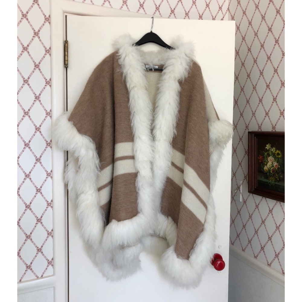 Gorgeous Wool Cape/Poncho